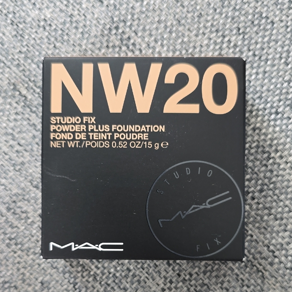 MAC Cosmetics Studio Fix Powder Plus Foundation NW20